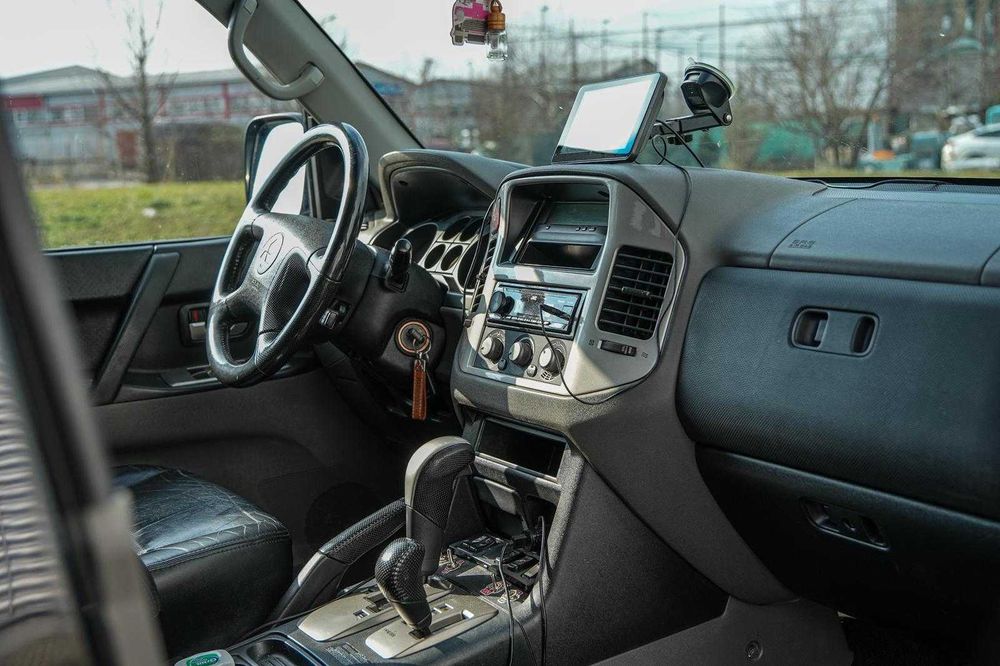 Pajero 3.2 DID 4x4 2005 Autoutilitară Lift Kit, LED Bar, Offroad