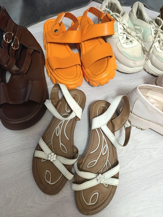 Обувь вся за 5000 тнг