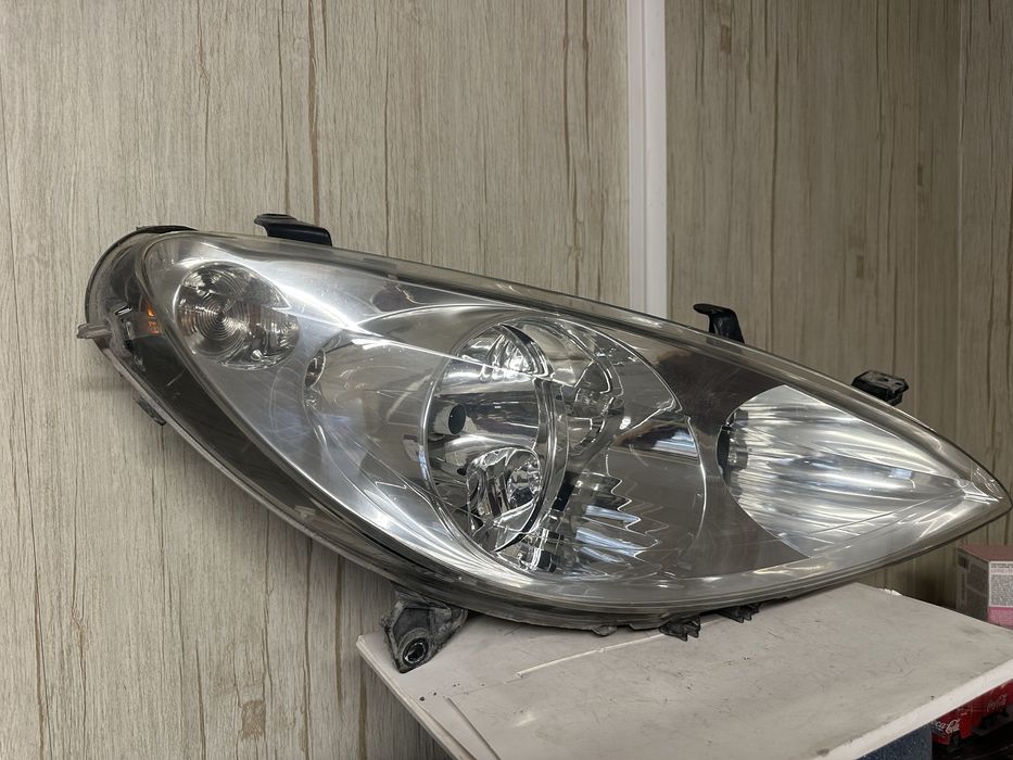 Фар десен Пежо 307