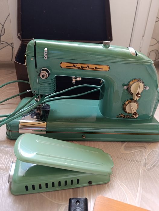 Продам швейную машинку