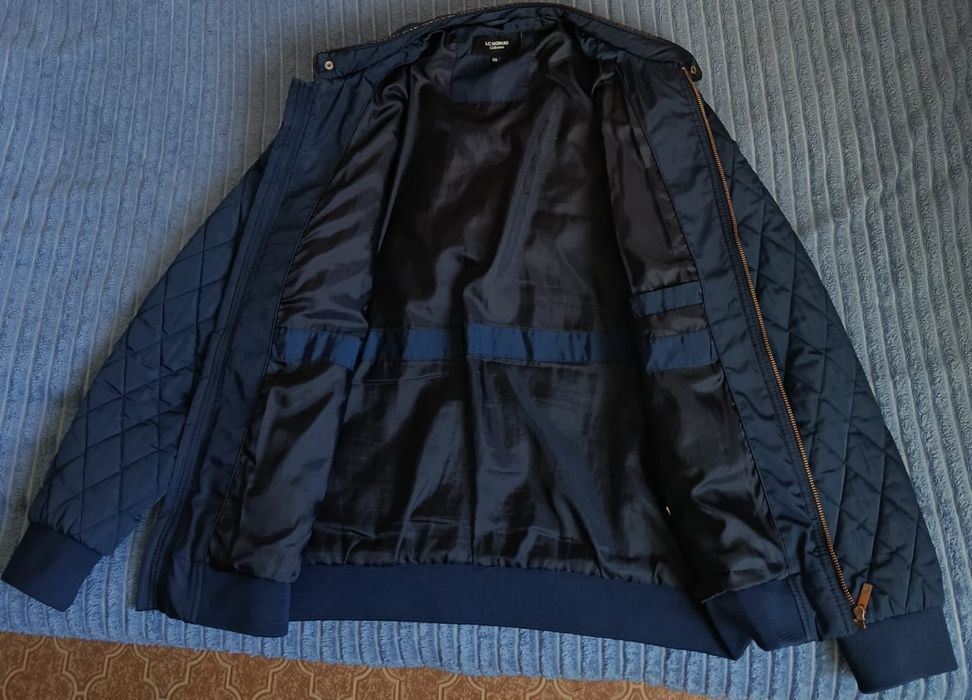 Куртка в хорошем состоянии.