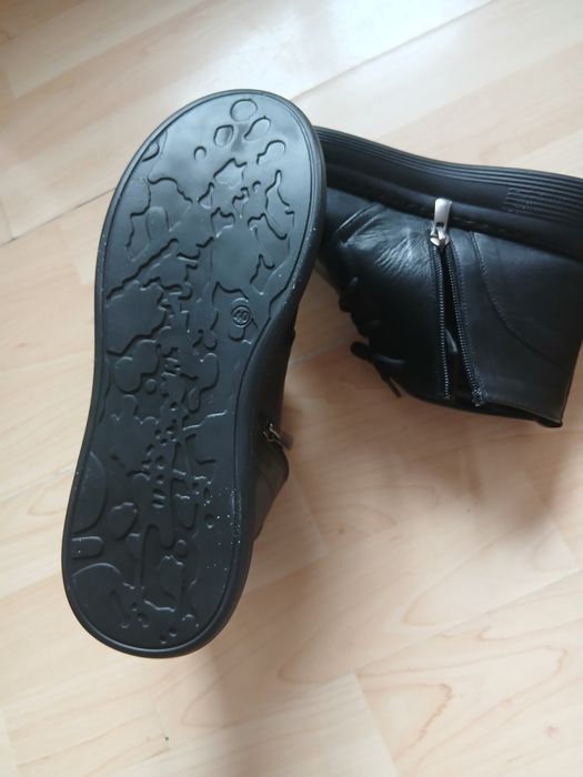 Нови боти,естествена кожа,черни.