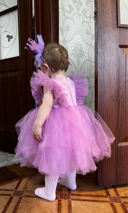 Продам платье на девочку на 1 годик- 1,5