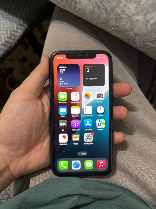 Два телефона iPhone 11 iPhone X