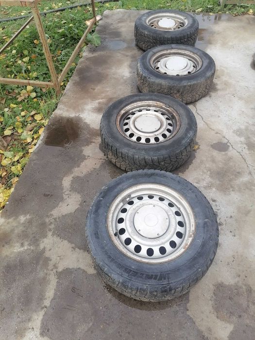 Зимни гуми с джанти 205 65 15С Фаристон