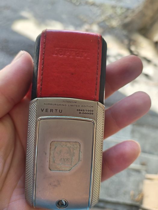 Телефон - vertu Ferrari