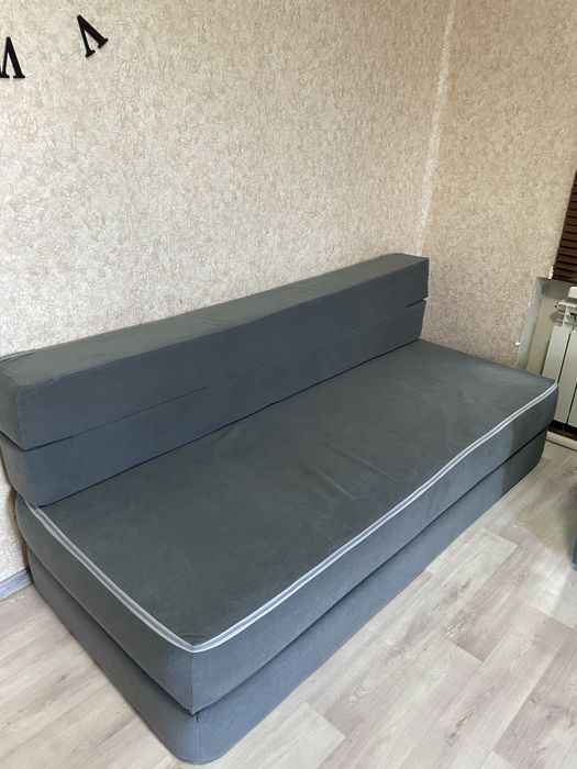Безкаркасный диван