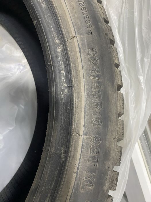 Автошина комлект 225/45 R18