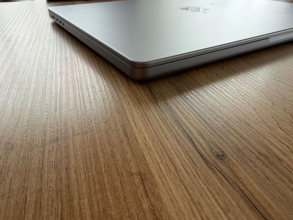 MacBook Pro 16" M1 Pro 10-Core CPU, 16-Core GPU, 16GB RAM, 1TB SSD