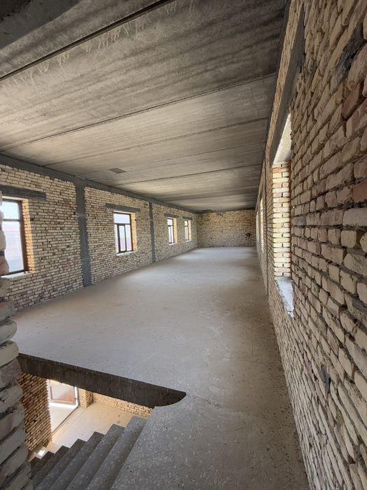 БИНО  Сотилади..