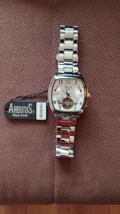 Часовник ARBUTUS