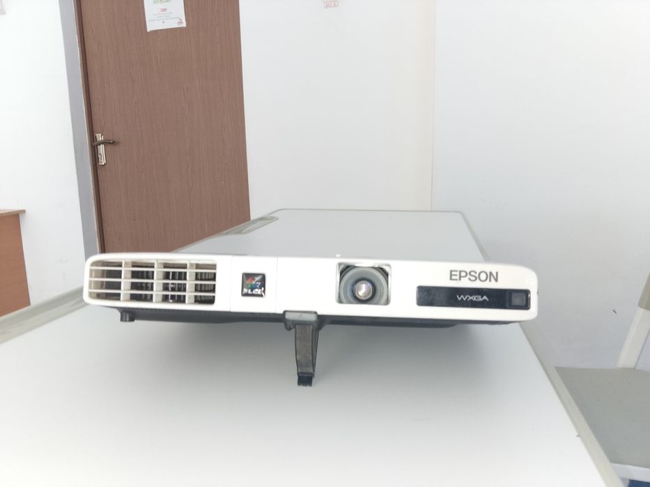 проектор Epson EB-1776W.