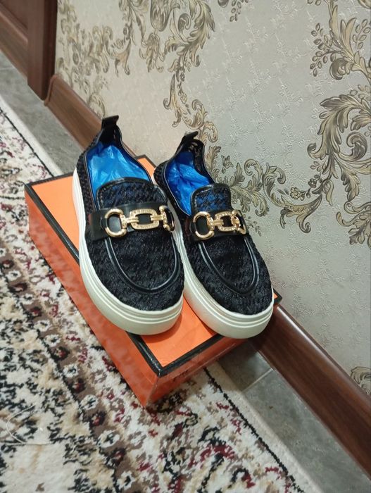 Sotiladi Srochna Yengi Tavarlar