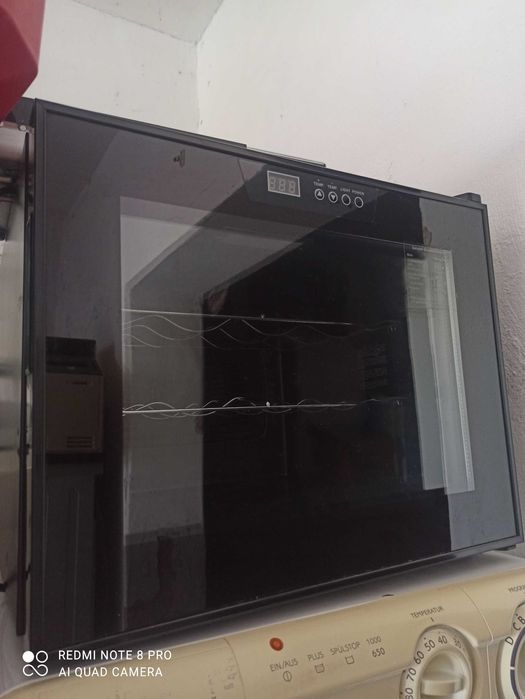 Охладител за 12 бутилки вино