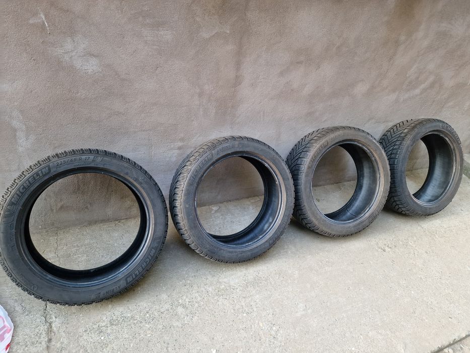Vând 4 anvelope de iarnă Michelin Alpin 6 – 225/45 R17