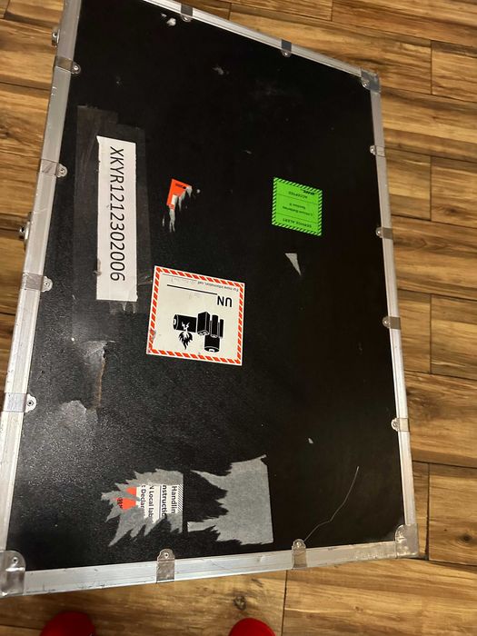 Laser ND YAG Q pt eliminare tauaje sprancene,buze si tatuaje mici