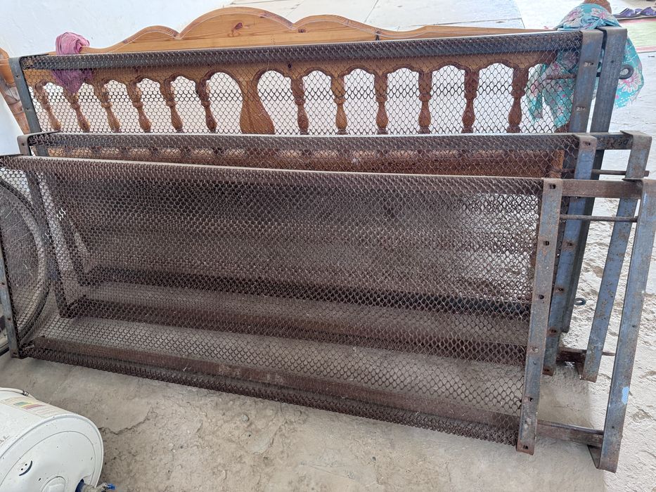 Кровать пружинная, советская, б/у, металлическая, в отличном состоянии