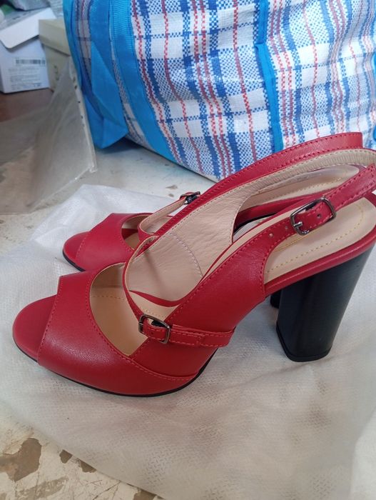 Продам туфли и босоножки