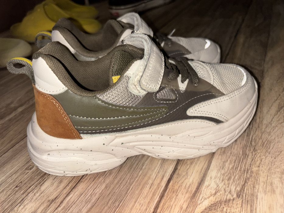 Детская обувь. Кроссовки и Crocs