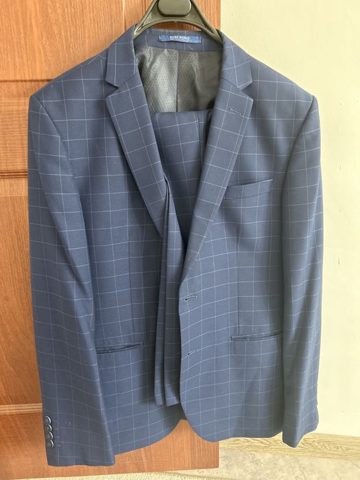 Киімдер сатылады