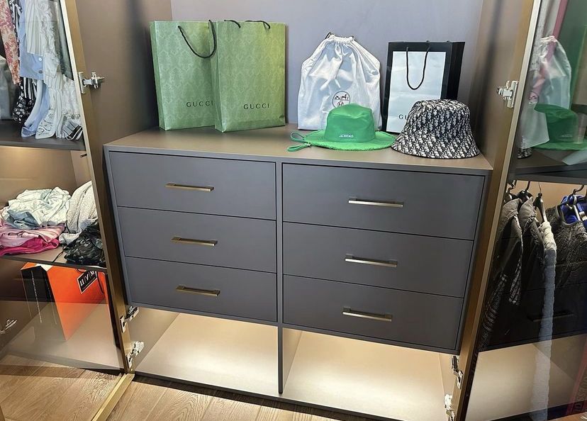 Современный шкаф в гардеробную