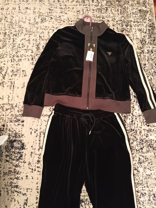 Продаётся спортивный костюм