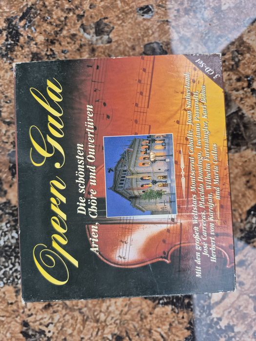 Vand Lot 20 CD cu muzică clasică mixta 

- Tot lotul de 24 CD cu muzic