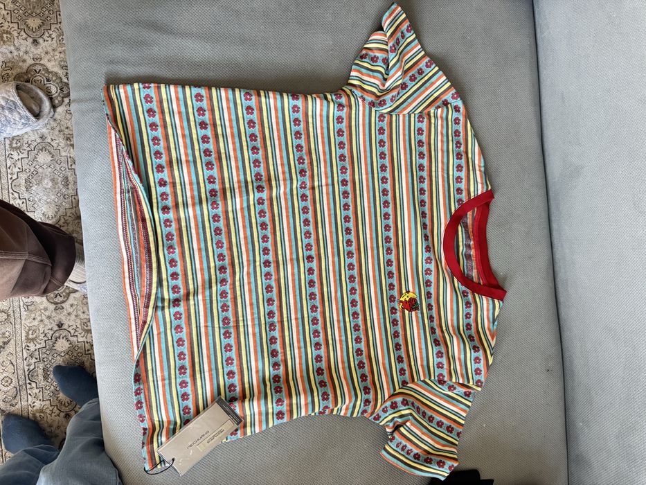 Футболка с этикеткой