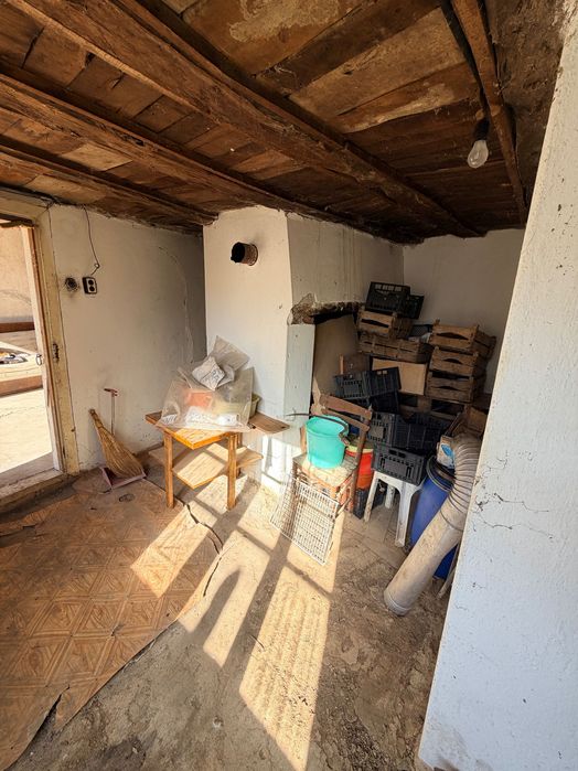 Къща с двор и селскостопански постройки