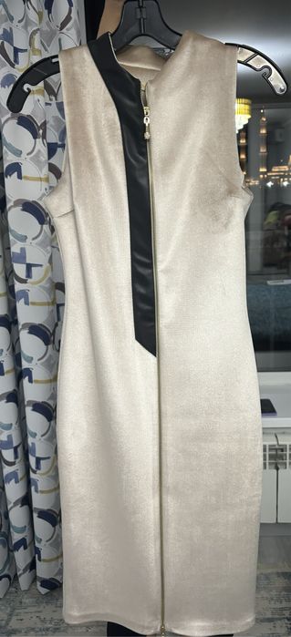 Платье вечернее с кожаной вставкой