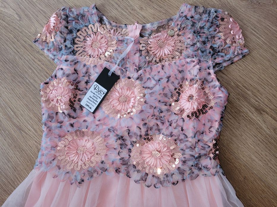 Нова официална розова рокля на Lucy