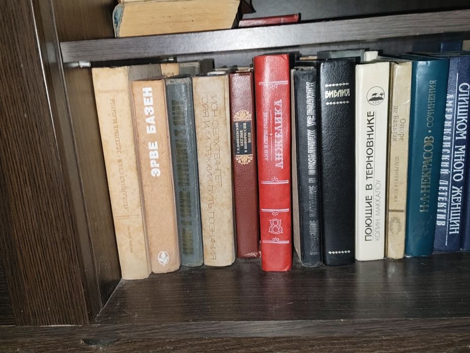 Книги, продам срочно