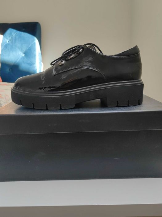 Pantofi negri femei cu sireturi