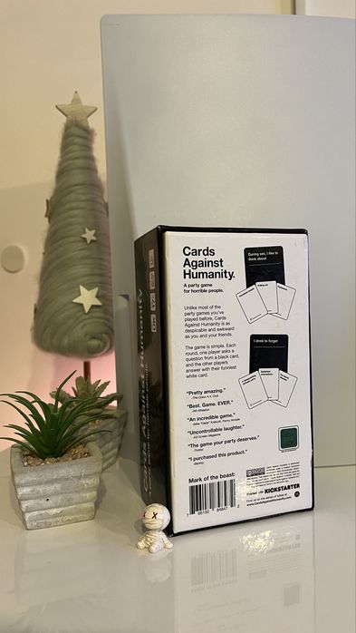 Joc de societate-Cards Against Humanity 600 Carti