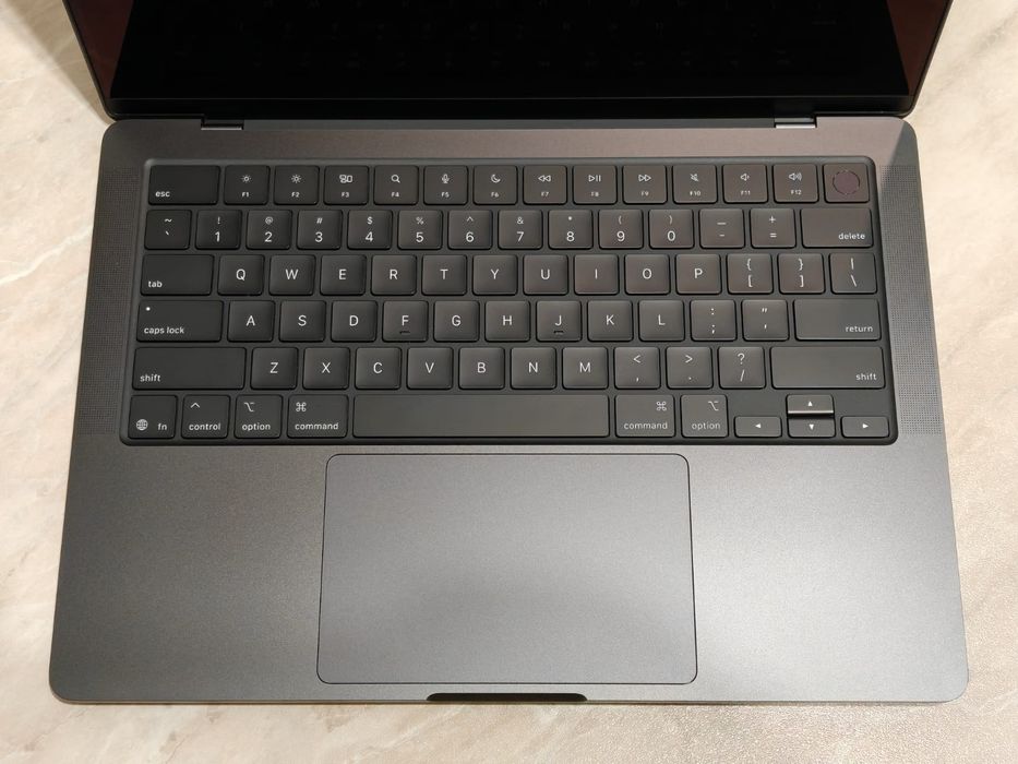 MacBook Pro 14 M5 24/1TB 100%