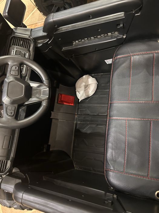 Детская машина почтий новая