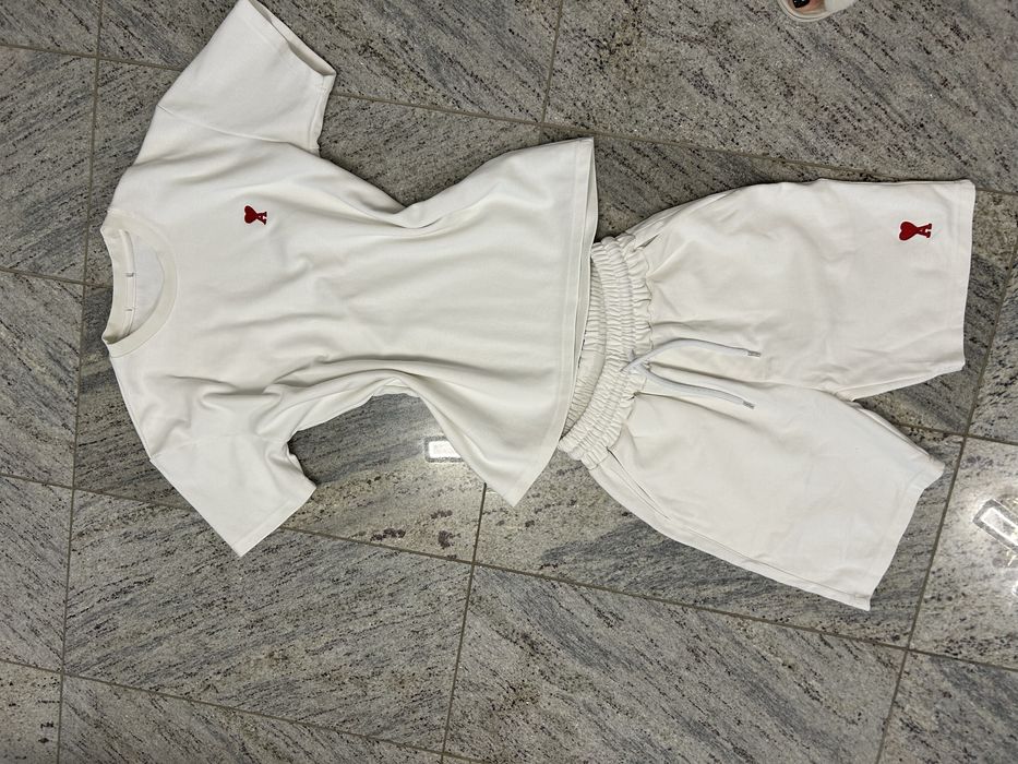 Costum ami baieti