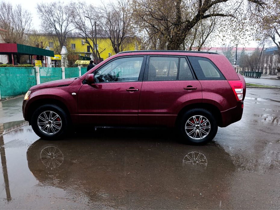 Продам машину Suzuki Grand Vitara 2006 г.в. Объем 2.0. МККП.