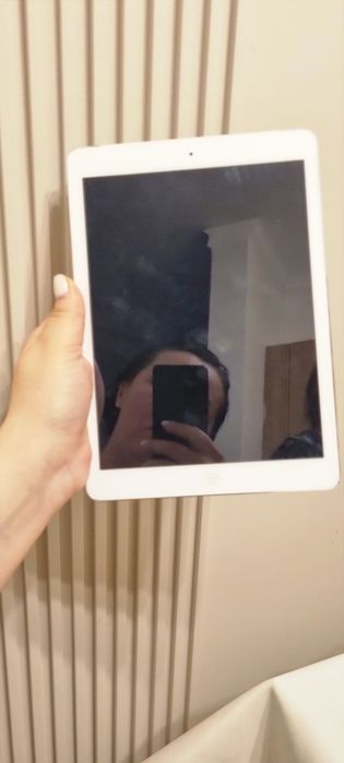 Продам старый айпад 1 поколения на запчасти