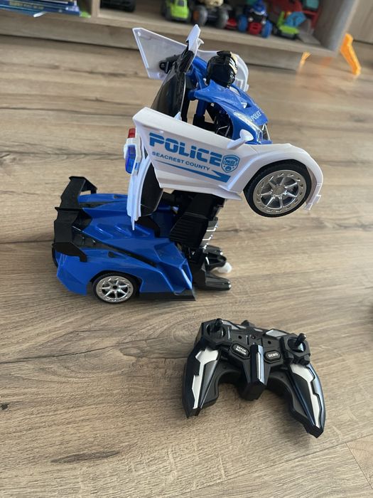 Masina de politie transformabila in robot