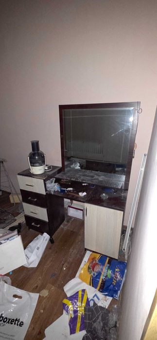 Продается ванная чугуная , шкаф , унитаз ,раковина