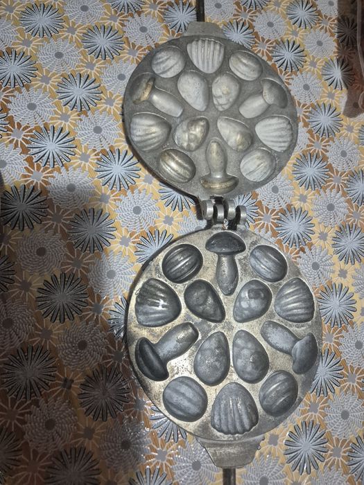 Преса за орехчета от едно време