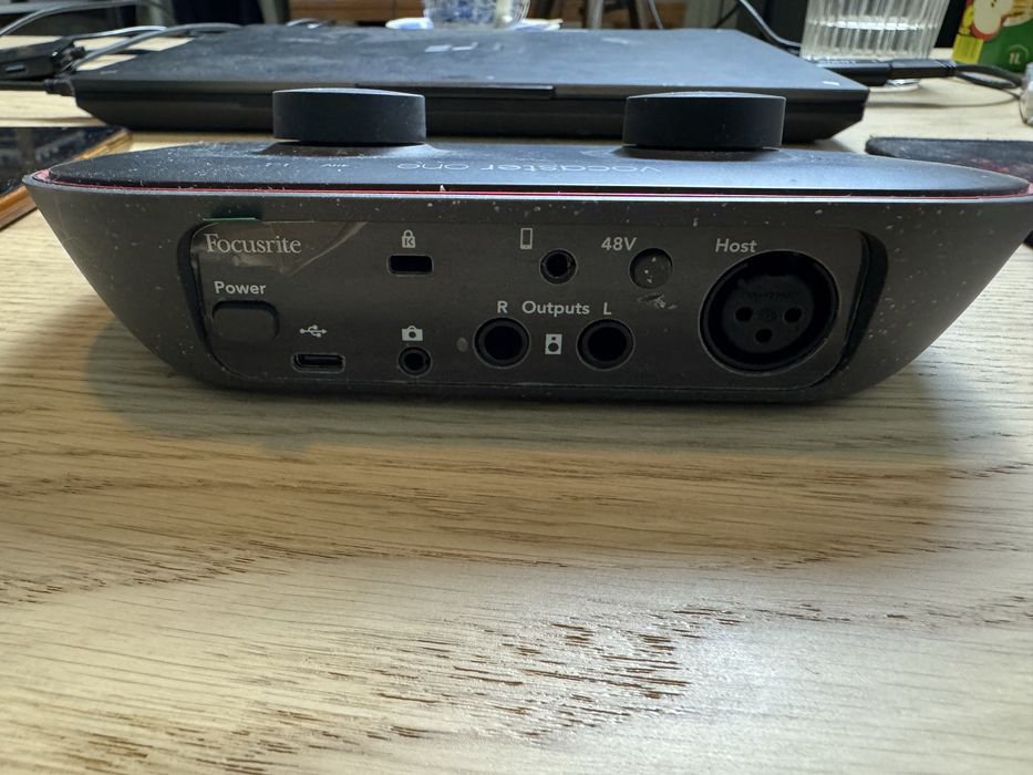 Interfață audio pentru podcast focusrite vocaster one