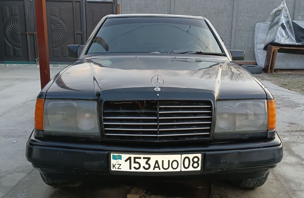 Продам машину 124 мерс