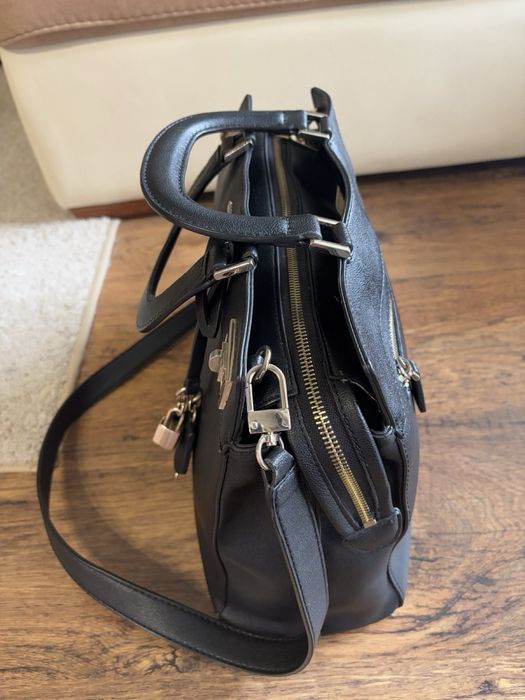 Дамска чанта Guess