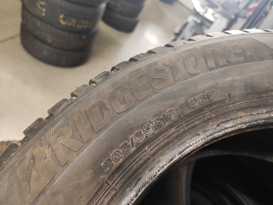 2бр.всесезонни гуми 205/60/16 Bridgestone