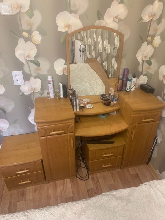 Спальный шкаф и тумбы