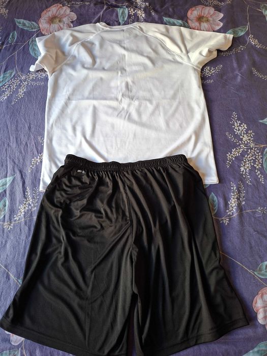 Мъжко екипче!Гащета Пума и фланелка на Тотнъм!