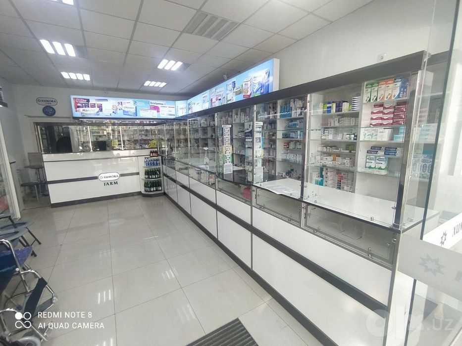 Apteka uchun zamonaviy mebel buyurtma asosida