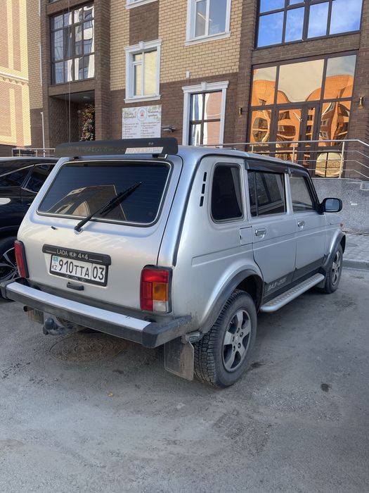 Продам нива 5 дверная